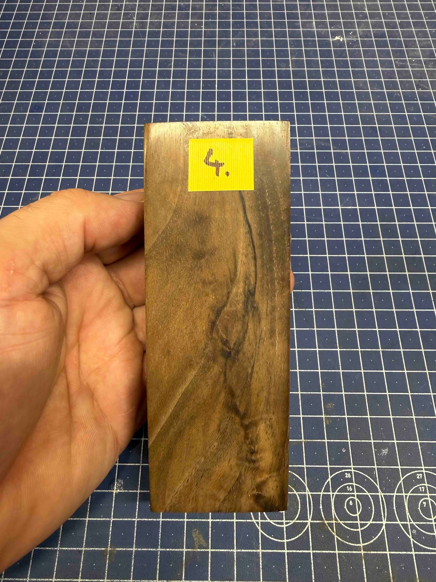 Stabilizované dřevo ořech